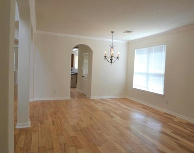 2110 Banfield Court - Photo Thumbnail 4