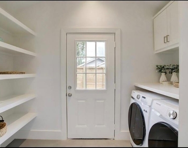 6107 N Main St - Photo Thumbnail 12