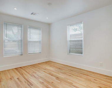 6107 N Main St - Photo Thumbnail 8