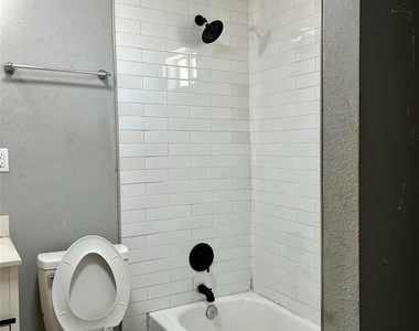 605 E Hunnicutt Street - Photo Thumbnail 9