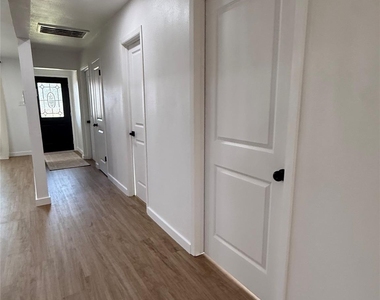 2726 Yale Street - Photo Thumbnail 31