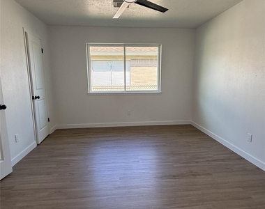 2726 Yale Street - Photo Thumbnail 2