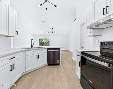 711 Avalon Street Se - Photo Thumbnail 5