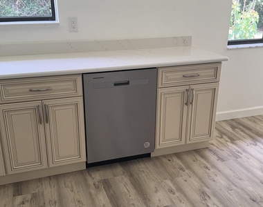 1418 Paley Circle Se - Photo Thumbnail 3