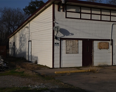 4609 Laura Koppe Road - Photo Thumbnail 4