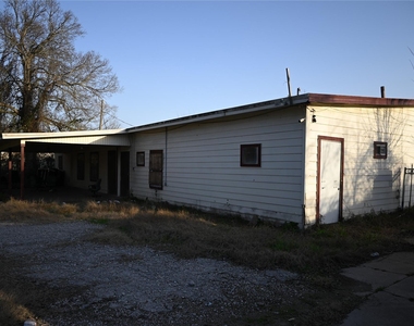 4609 Laura Koppe Road - Photo Thumbnail 2
