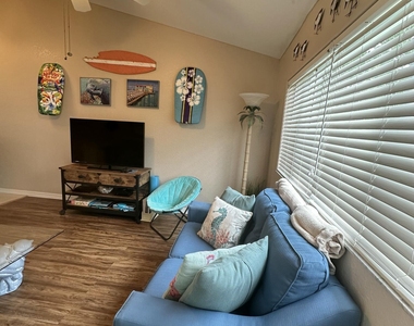 335 Ocean Park Lane - Photo Thumbnail 4