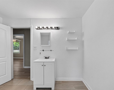 1504 Lawrence Avenue - Photo Thumbnail 22