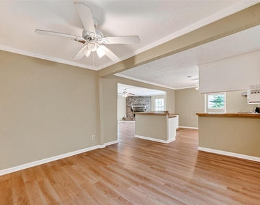 1504 Lawrence Avenue - Photo Thumbnail 26