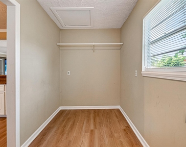 1504 Lawrence Avenue - Photo Thumbnail 33