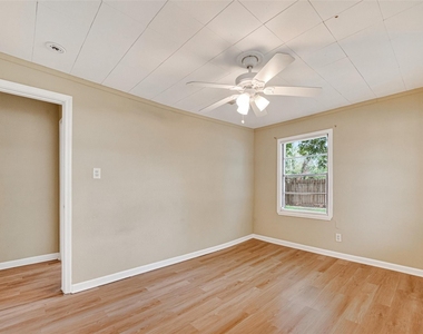1504 Lawrence Avenue - Photo Thumbnail 9