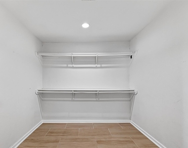 1504 Lawrence Avenue - Photo Thumbnail 18