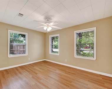 1504 Lawrence Avenue - Photo Thumbnail 8