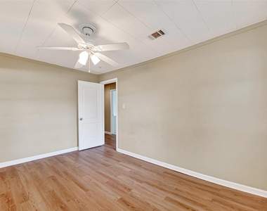 1504 Lawrence Avenue - Photo Thumbnail 10
