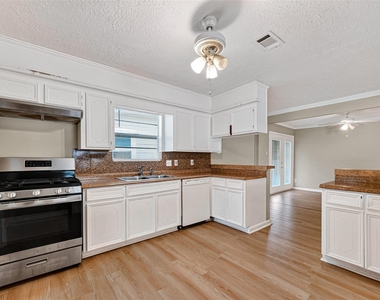 1504 Lawrence Avenue - Photo Thumbnail 30