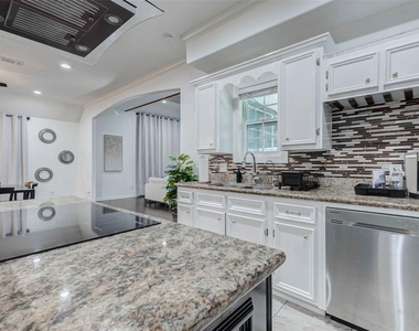 10905 Shady Lane - Photo Thumbnail 7