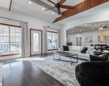 10905 Shady Lane - Photo Thumbnail 3