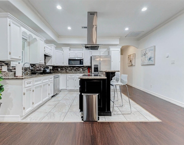 10905 Shady Lane - Photo Thumbnail 8