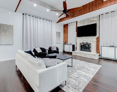 10905 Shady Lane - Photo Thumbnail 5
