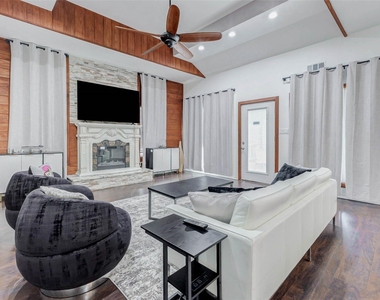 10905 Shady Lane - Photo Thumbnail 32