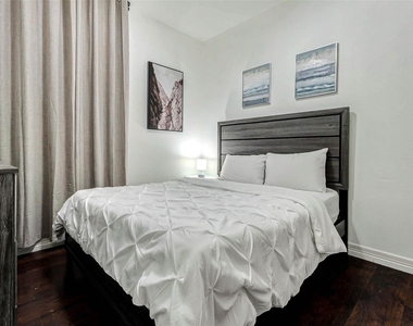10905 Shady Lane - Photo Thumbnail 14