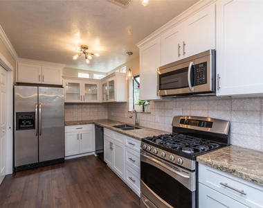 1611 Oakdale Street - Photo Thumbnail 11