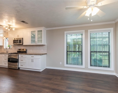 1611 Oakdale Street - Photo Thumbnail 9