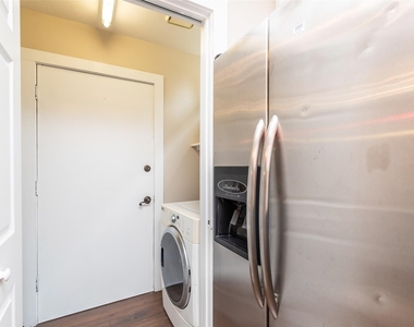 1611 Oakdale Street - Photo Thumbnail 14