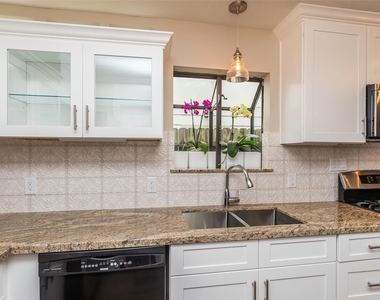 1611 Oakdale Street - Photo Thumbnail 13