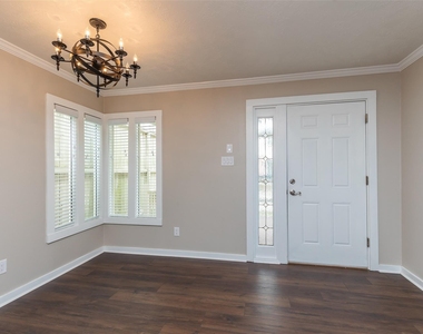 1611 Oakdale Street - Photo Thumbnail 8