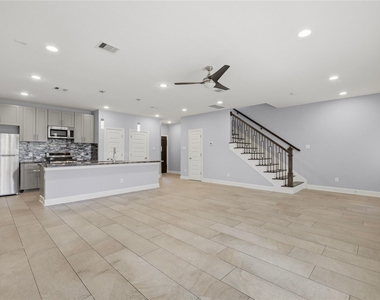 8419 Observatory Street - Photo Thumbnail 6