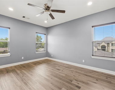 8419 Observatory Street - Photo Thumbnail 14