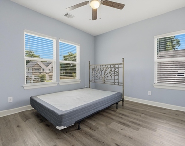8419 Observatory Street - Photo Thumbnail 20