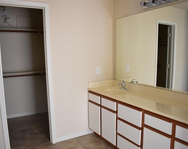 3610 Barkers Crossing Avenue - Photo Thumbnail 16