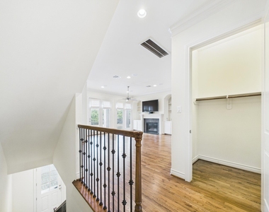 11025 Sherwood Grove - Photo Thumbnail 8