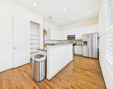 11025 Sherwood Grove - Photo Thumbnail 16