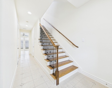 11025 Sherwood Grove - Photo Thumbnail 2