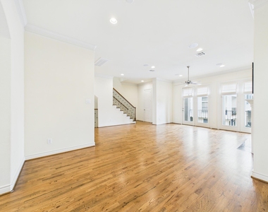 11025 Sherwood Grove - Photo Thumbnail 13