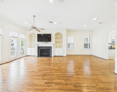 11025 Sherwood Grove - Photo Thumbnail 10