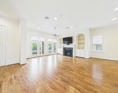 11025 Sherwood Grove - Photo Thumbnail 9