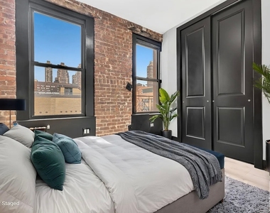 West 52 Street - Photo Thumbnail 2