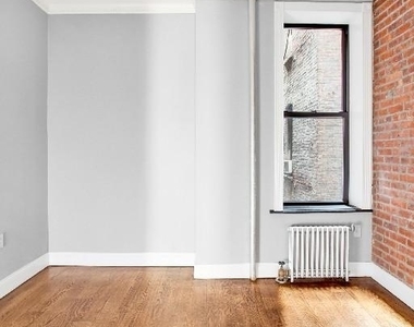West 52 Street - Photo Thumbnail 3