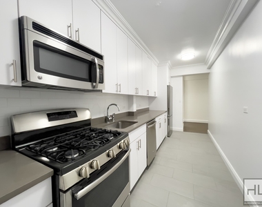 Fifth Avenue - Photo Thumbnail 2