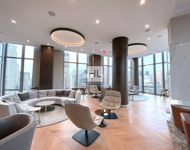 East 44th Street - Photo Thumbnail 5