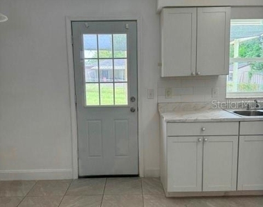 27127 Fernery Avenue - Photo Thumbnail 7
