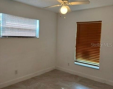 27127 Fernery Avenue - Photo Thumbnail 16