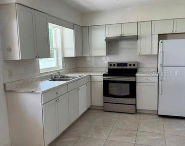 27127 Fernery Avenue - Photo Thumbnail 21