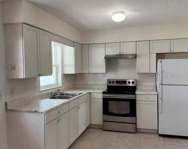 27127 Fernery Avenue - Photo Thumbnail 6