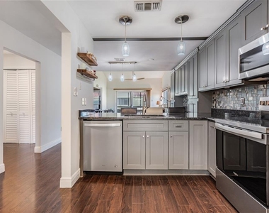 637 Drake Lane N - Photo Thumbnail 9