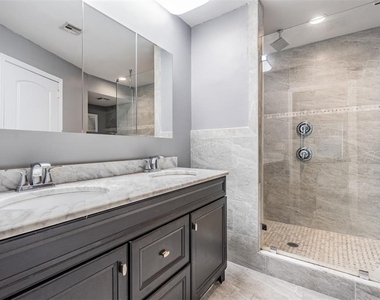 637 Drake Lane N - Photo Thumbnail 17